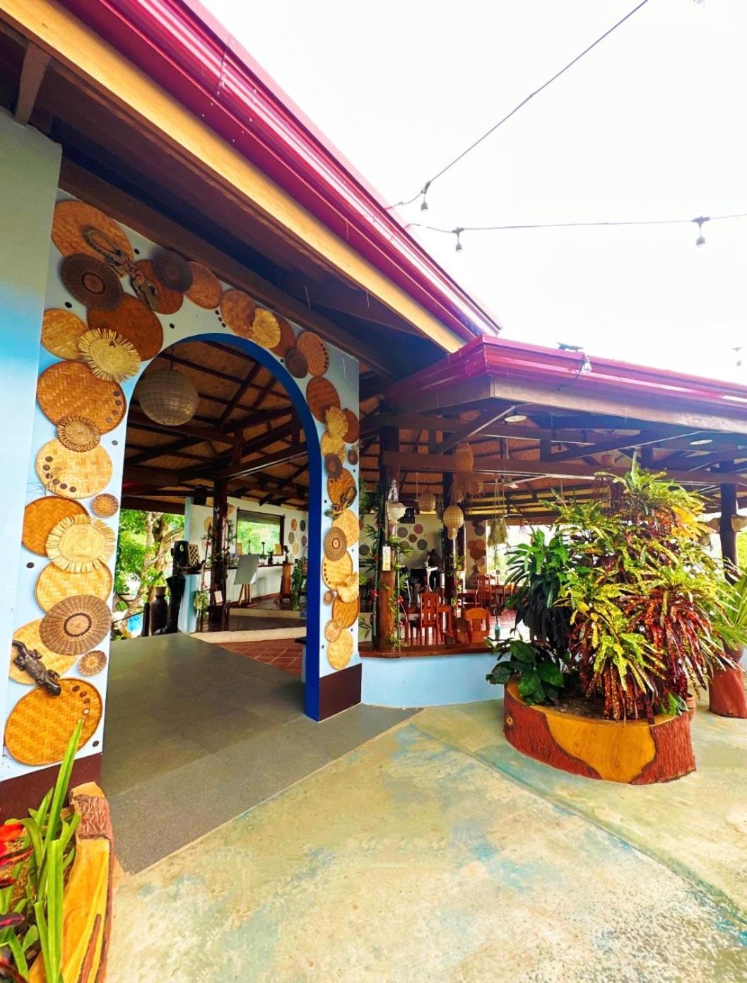 Casa Rosa Inn And Restaurant Тайтай Екстериор снимка