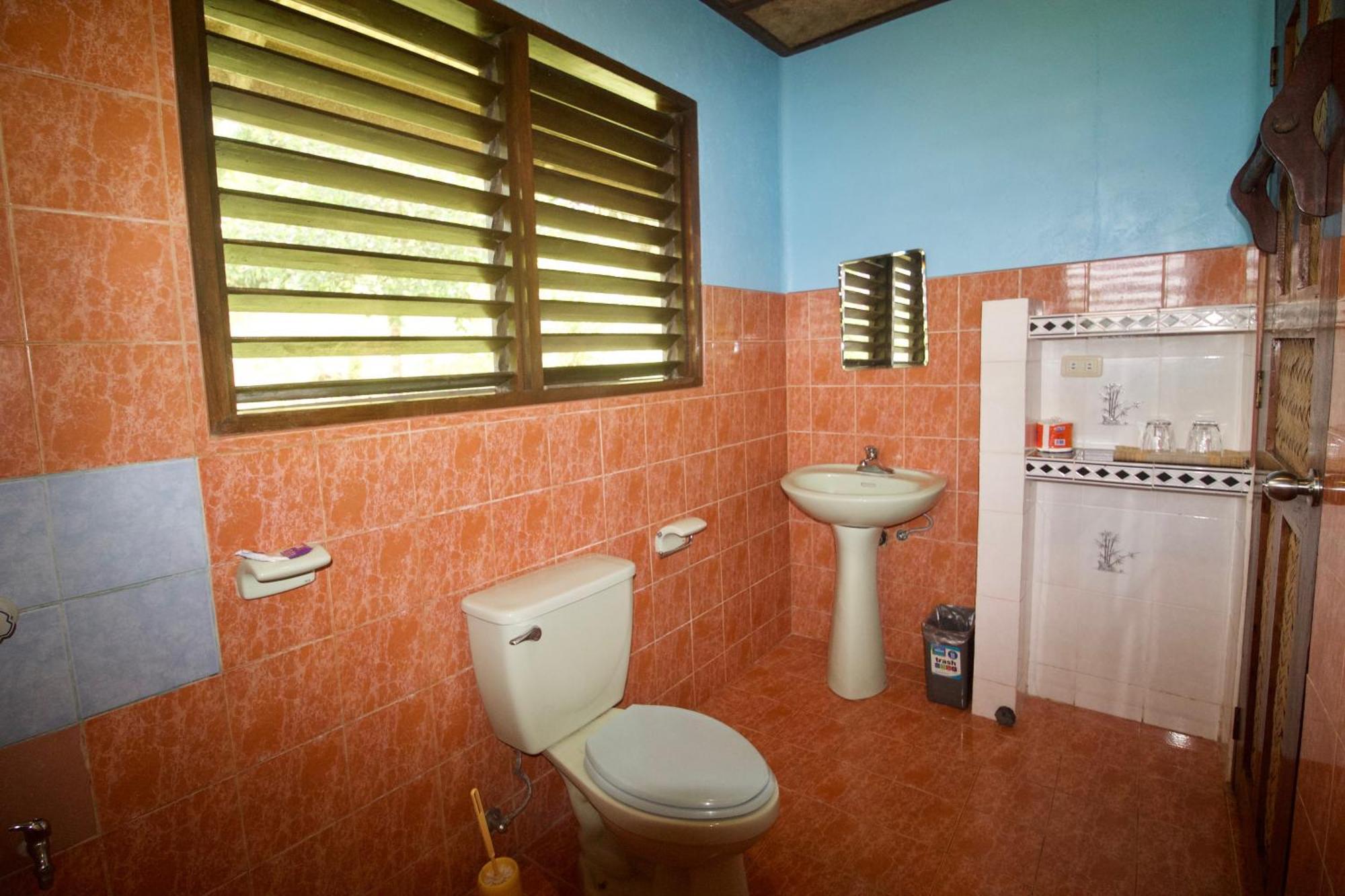 Casa Rosa Inn And Restaurant Тайтай Екстериор снимка